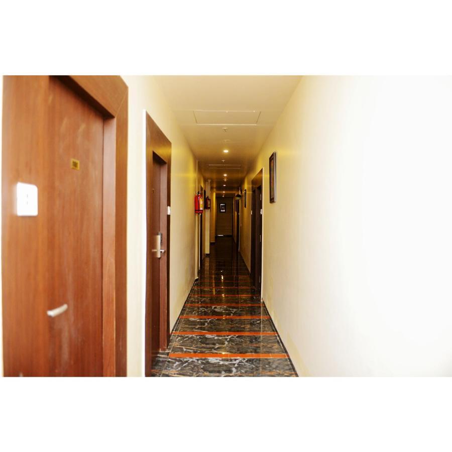 Hotel Elite Continental- Near Mumbai International Airport Andheri East Buitenkant foto