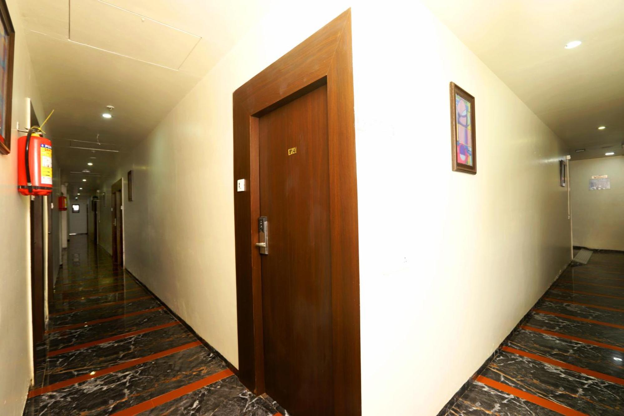 Hotel Elite Continental- Near Mumbai International Airport Andheri East Buitenkant foto